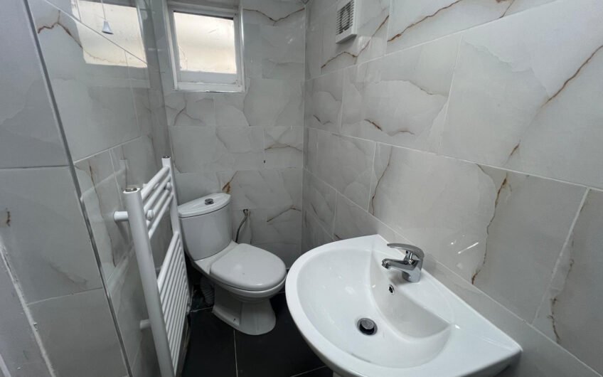Five-Bedroom HMO with Two Bathrooms & Rear Garden in Luton
