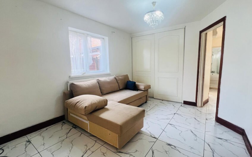 The Space Your Family Has Been Looking For – 6-Bedroom Detached Home