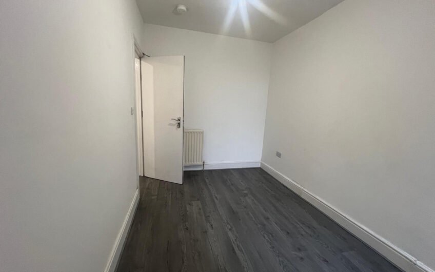 Five-Bedroom HMO with Two Bathrooms & Rear Garden in Luton