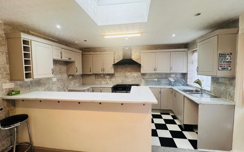 The Space Your Family Has Been Looking For – 6-Bedroom Detached Home