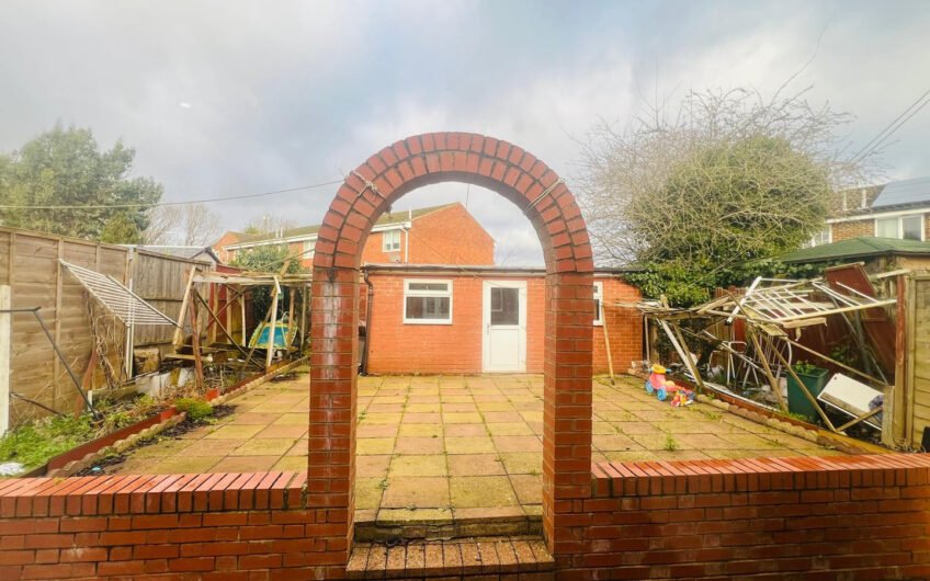 For Rent, Spacious 6-Bedroom Detached House with Garden, Garage & Driveway in Luton LU1!!!