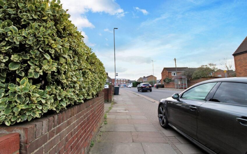 Three Bedrooms, Two Reception Rooms & Garden – Family Home in Luton LU4