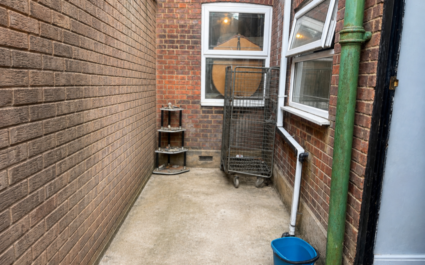 Home or Investment? This Chain-Free Luton Property Offers Both