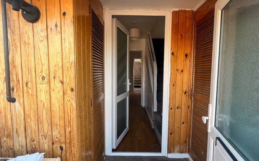 A Fantastic 3-Bedroom Freehold Family Home with Parking in Luton LU2