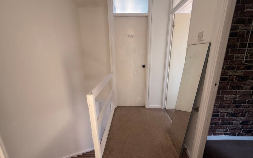 A Fantastic 3-Bedroom Freehold Family Home with Parking in Luton LU2