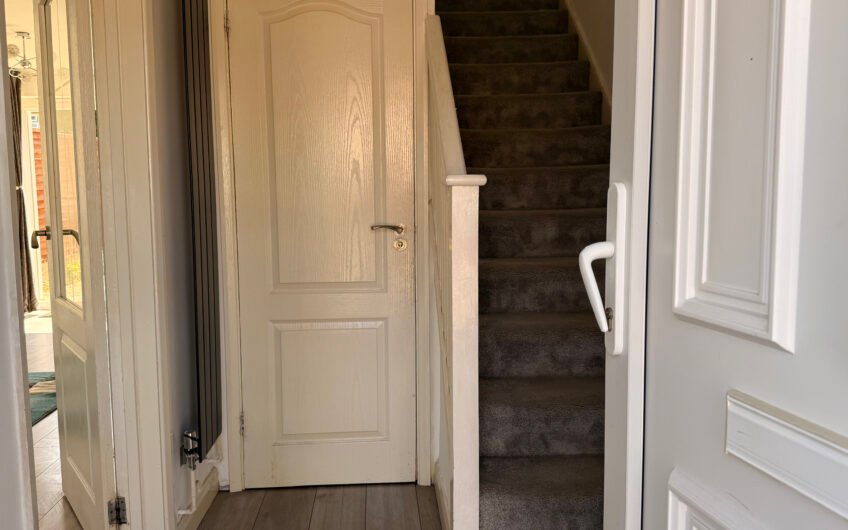 Three Bedrooms, Dining Space & Parking for Four – Luton LU5