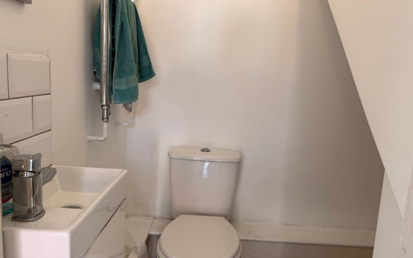 Three Bedrooms, Dining Space & Parking for Four – Luton LU5