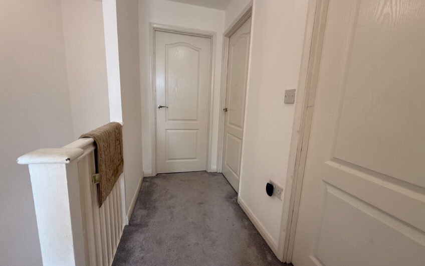 For Rent, Spacious 3-Bedroom Semi-Detached House with Garden & Driveway in Luton LU5!!!