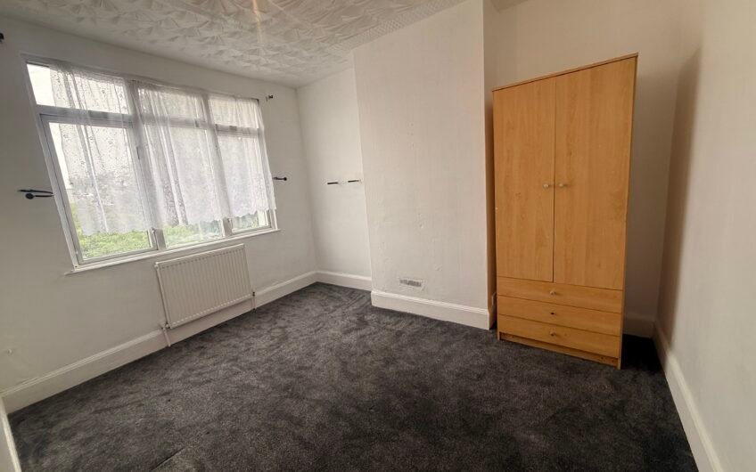 For Rent, Spacious 3-Bedroom Semi-Detached House with Garden & Driveway in Luton LU1!!!