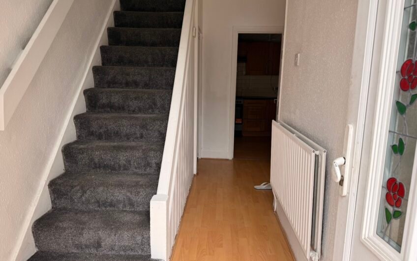 For Rent, Spacious 3-Bedroom Semi-Detached House with Garden & Driveway in Luton LU1!!!