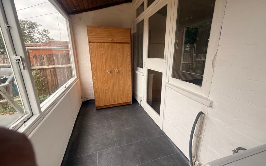For Rent, Spacious 3-Bedroom Semi-Detached House with Garden & Driveway in Luton LU1!!!