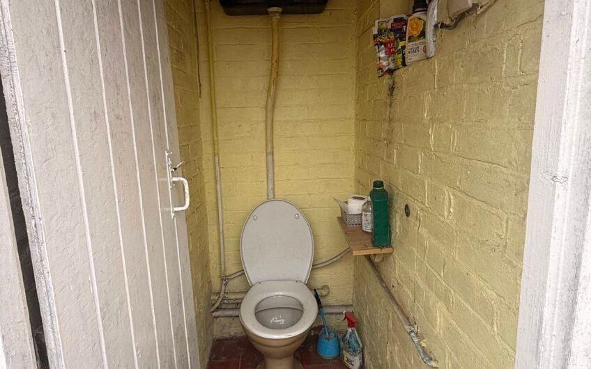 For Rent, Spacious 3-Bedroom Semi-Detached House with Garden & Driveway in Luton LU1!!!