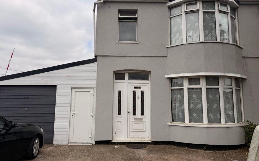 For Rent, Spacious 3-Bedroom Semi-Detached House with Garden & Driveway in Luton LU1!!!