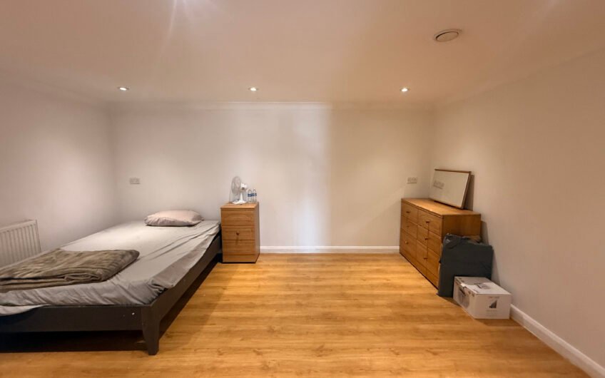 Bright & Modern 1-Bedroom Flat in Luton LU2 with Bills Included