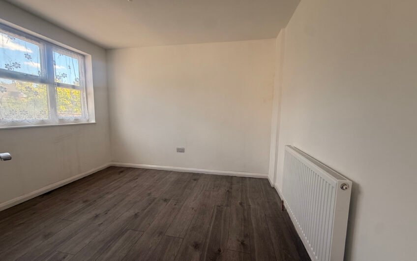 For Rent, Newly Refurbished 3-Bedroom Semi-Detached House with Garage, Garden & Driveway in Luton LU3!!!