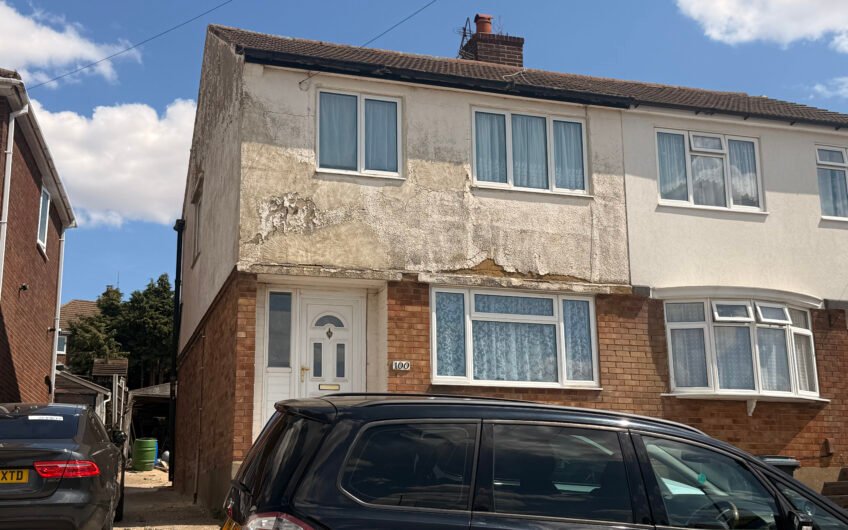 For Rent, Newly Refurbished 3-Bedroom Semi-Detached House with Garage, Garden & Driveway in Luton LU3!!!