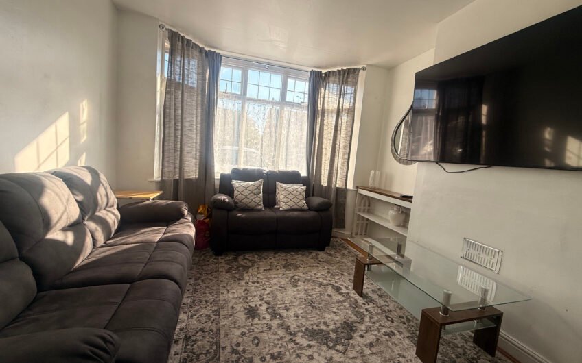 Comfortable Family Living with Plenty of Space – Luton LU4