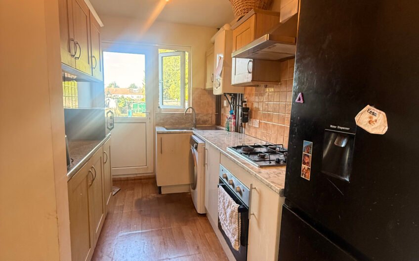 Comfortable Family Living with Plenty of Space – Luton LU4