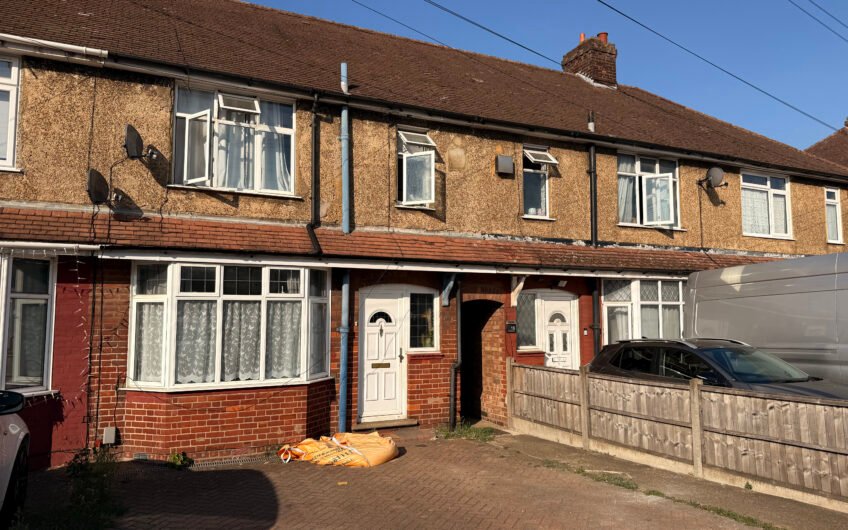 Comfortable Family Living with Plenty of Space – Luton LU4