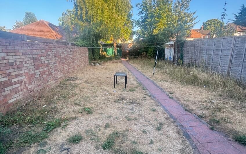 Three Bedrooms, Two Reception Rooms & Garden – Family Home in Luton LU4