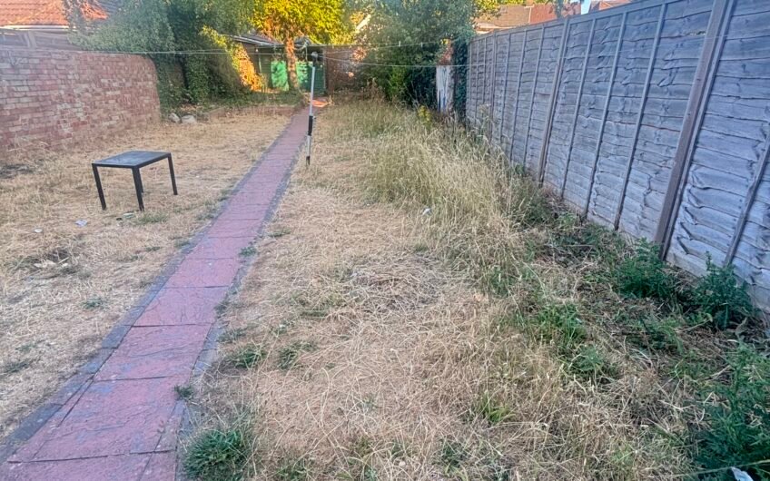 Three Bedrooms, Two Reception Rooms & Garden – Family Home in Luton LU4