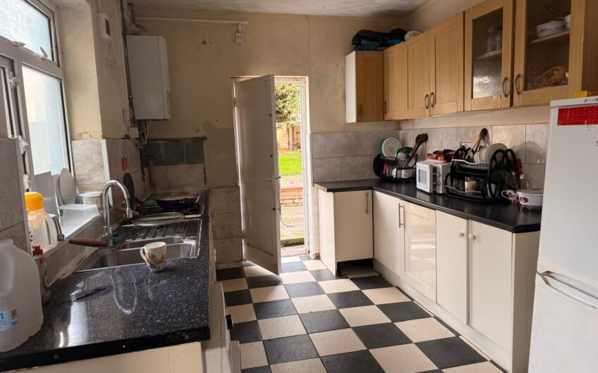 Ground-Floor Living, Open-Plan Style & Parking Included – Luton LU1