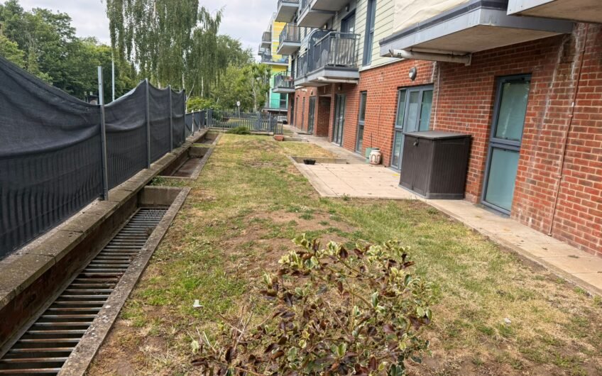 A Balcony Changes Everything – 1-Bedroom Flat in Dunstable LU6
