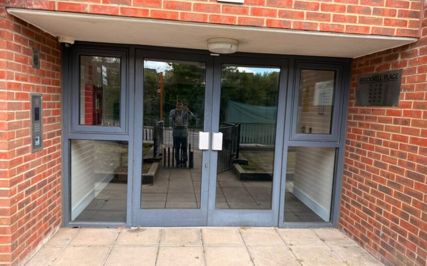 A Balcony Changes Everything – 1-Bedroom Flat in Dunstable LU6