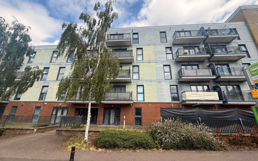 A Balcony Changes Everything – 1-Bedroom Flat in Dunstable LU6