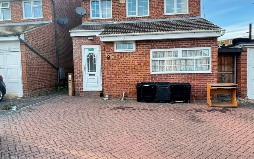 The Space Your Family Has Been Looking For – 6-Bedroom Detached Home