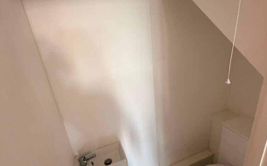 A Hidden Gem in Northampton – 3-Bedroom Detached Home with Parking