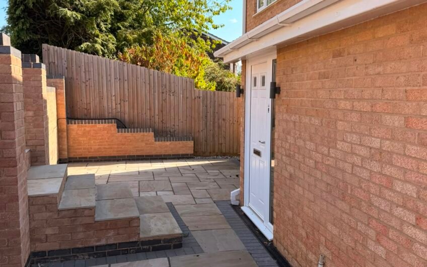 A Hidden Gem in Northampton – 3-Bedroom Detached Home with Parking