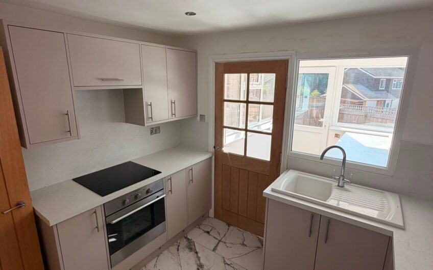 A Hidden Gem in Northampton – 3-Bedroom Detached Home with Parking