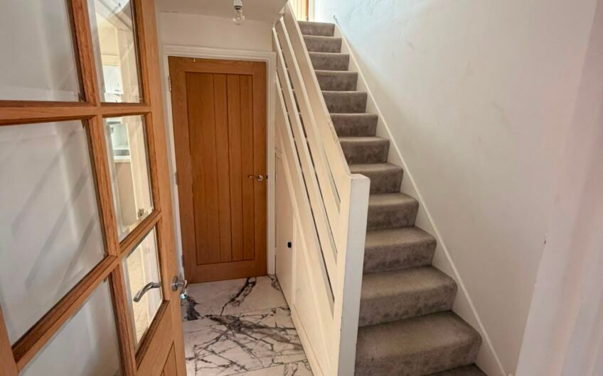 A Hidden Gem in Northampton – 3-Bedroom Detached Home with Parking