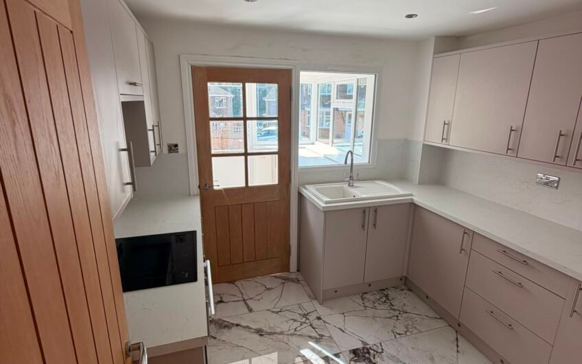 A Hidden Gem in Northampton – 3-Bedroom Detached Home with Parking