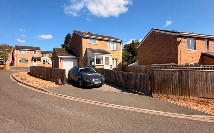 A Hidden Gem in Northampton – 3-Bedroom Detached Home with Parking