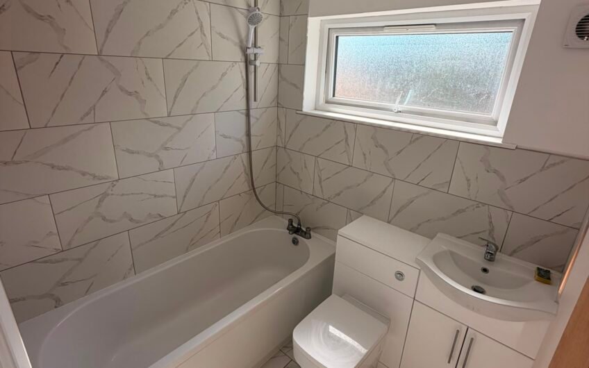 A Hidden Gem in Northampton – 3-Bedroom Detached Home with Parking