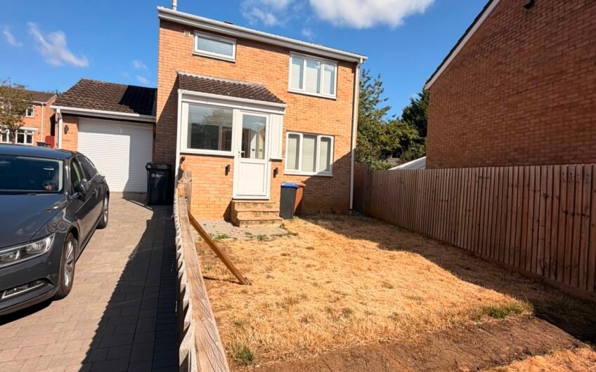 A Hidden Gem in Northampton – 3-Bedroom Detached Home with Parking