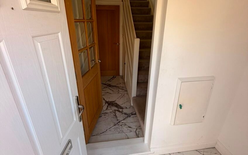 A Hidden Gem in Northampton – 3-Bedroom Detached Home with Parking