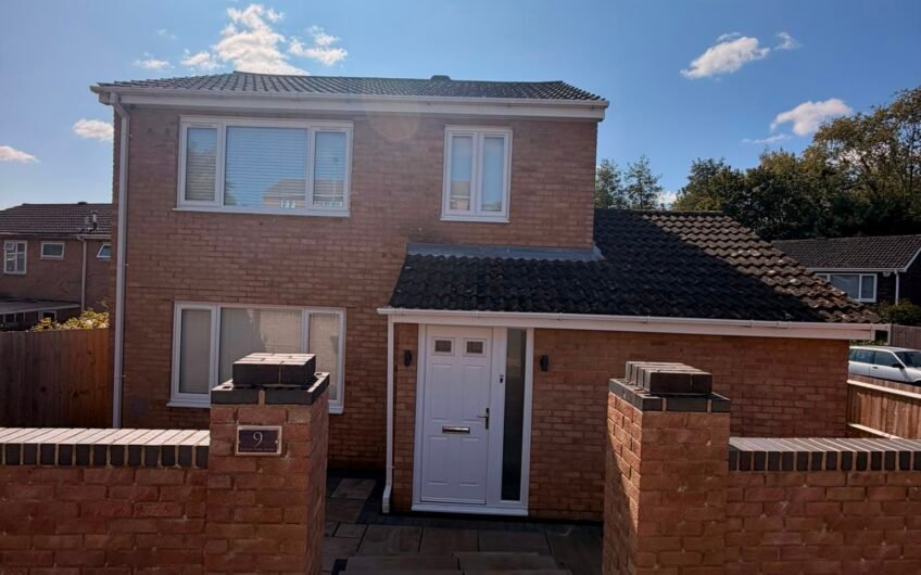 A Hidden Gem in Northampton – 3-Bedroom Detached Home with Parking