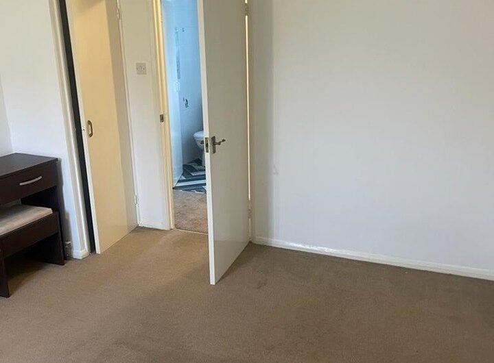 A 1-Bedroom Flat with Free Parking & a Large Reception Room – Luton LU1