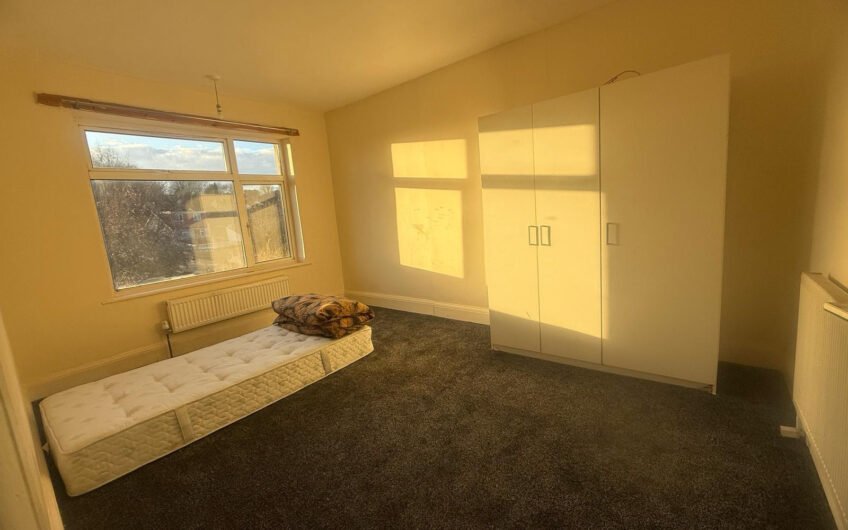One Bedroom, Separate Reception & Everything You Need Nearby – Luton LU2