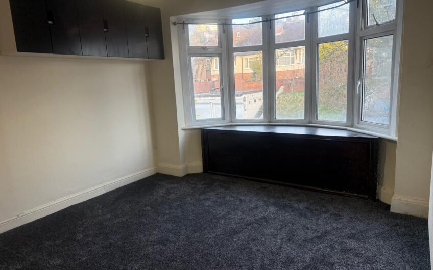 One Bedroom, Separate Reception & Everything You Need Nearby – Luton LU2