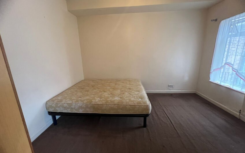 Shop Below, Flat Above – A Mixed-Use Investment in Luton LU4