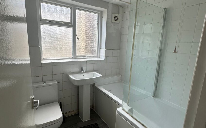 Three Bedrooms, Separate Dining Room & a Large Garden – Luton LU2