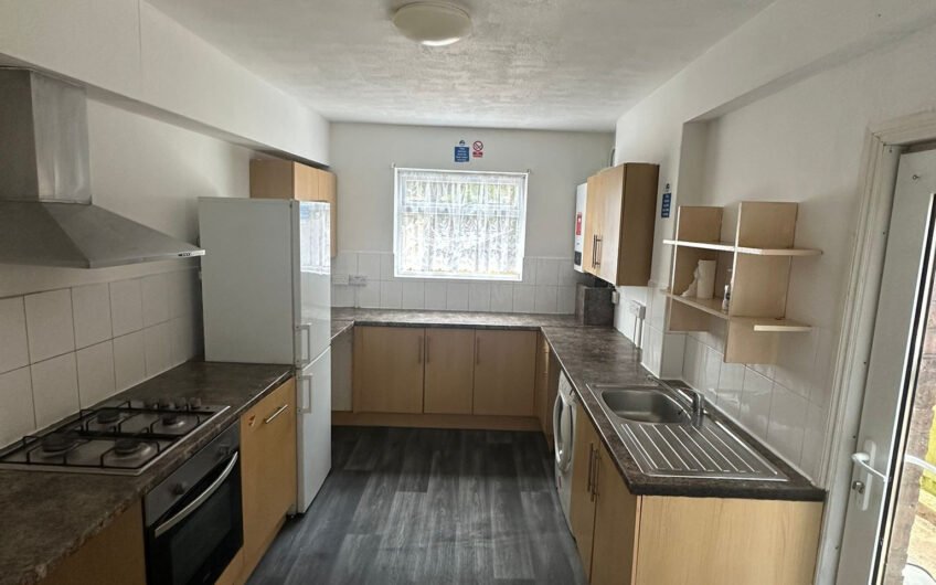 A Garden, Two Reception Rooms & Three Bedrooms – Take a Look Inside