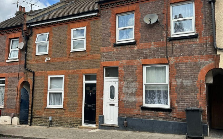 A Garden, Two Reception Rooms & Three Bedrooms – Take a Look Inside