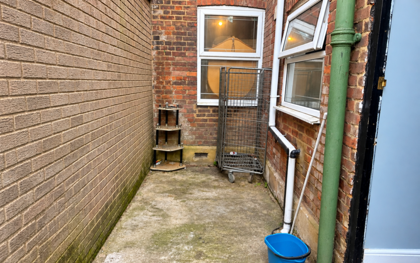 Home or Investment? This Chain-Free Luton Property Offers Both