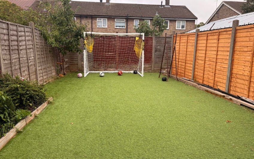 More Than Just Three Bedrooms – A Dunstable Home with Conservatory & Driveway