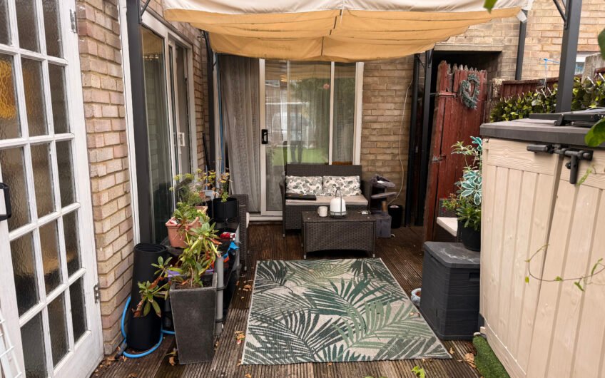 More Than Just Three Bedrooms – A Dunstable Home with Conservatory & Driveway